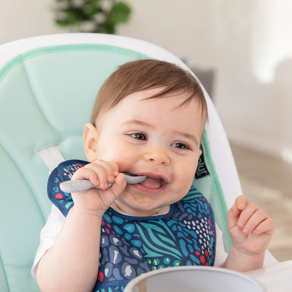 Starter Bib for Babies 6 to 24 months - Jungle + Animal Baby | Bumkins
