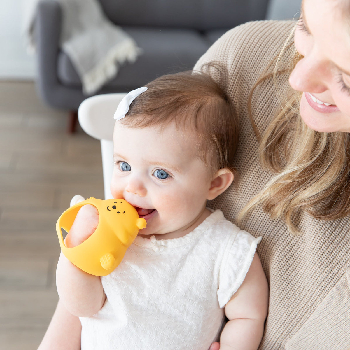 Silicone Un-Droppable Mitt Teether: Winnie the Pooh | Bumkins