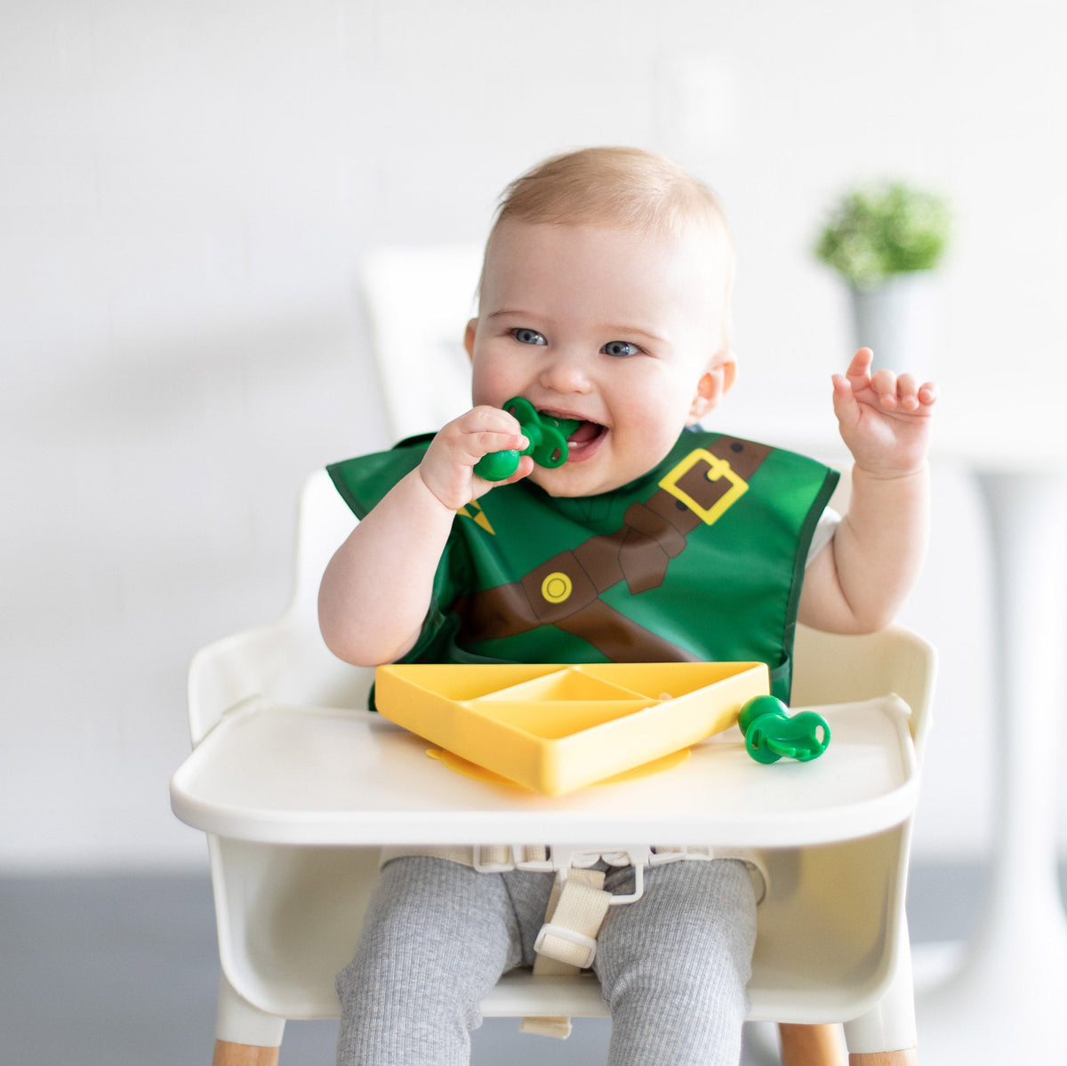 Nintendo Silicone Grip Dish: Zelda™ Triforce | Bumkins